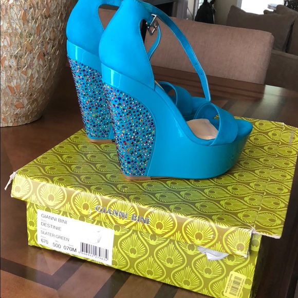 Shoes - Picture 1 of 3